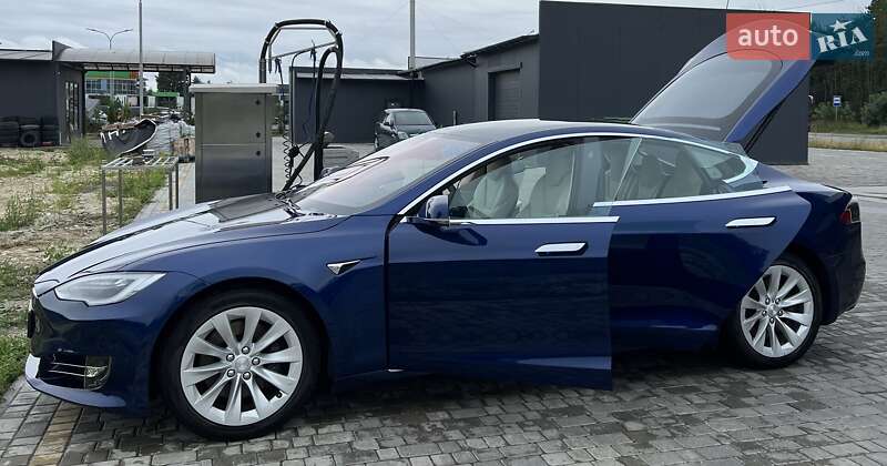 Ліфтбек Tesla Model S 2018 в Львові