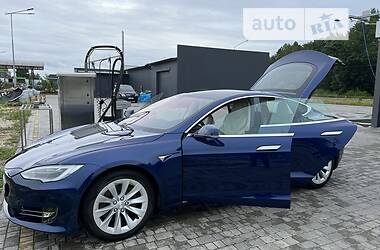 Ліфтбек Tesla Model S 2018 в Львові