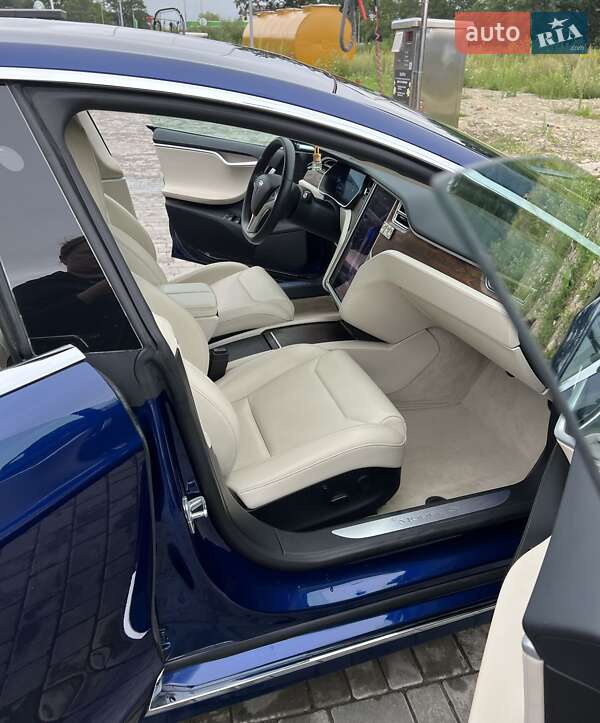 Ліфтбек Tesla Model S 2018 в Львові