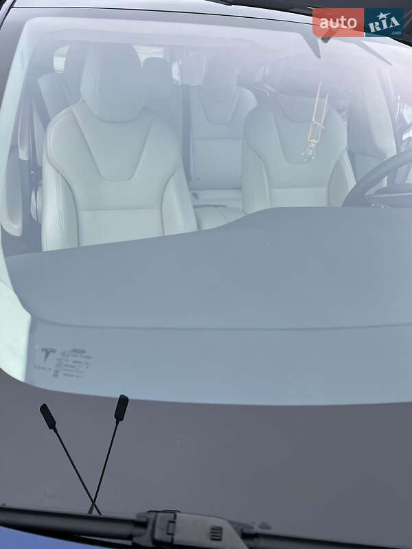 Ліфтбек Tesla Model S 2018 в Львові