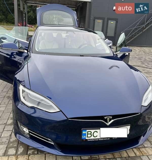 Ліфтбек Tesla Model S 2018 в Львові