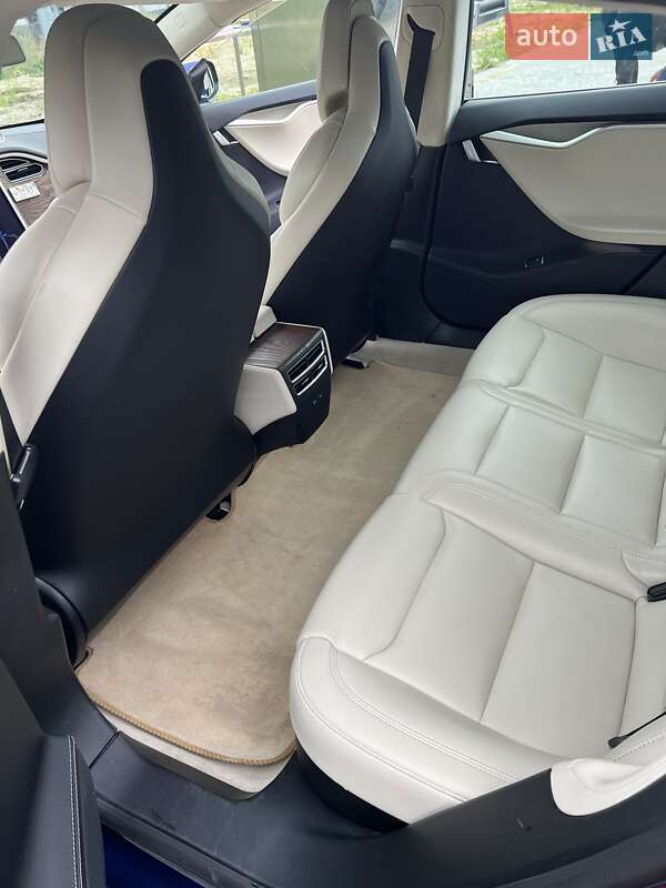 Ліфтбек Tesla Model S 2018 в Львові