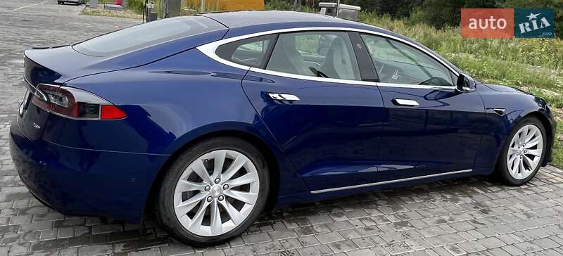 Ліфтбек Tesla Model S 2018 в Львові