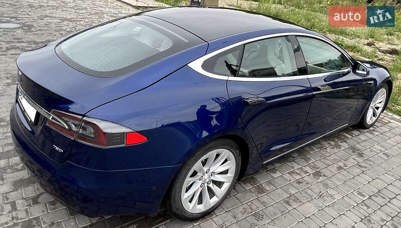Лифтбек Tesla Model S 2018 в Львове