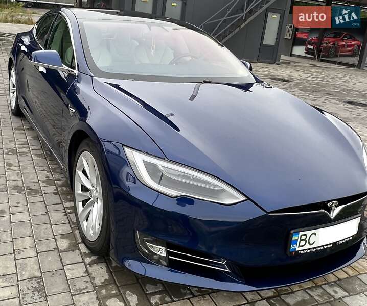 Ліфтбек Tesla Model S 2018 в Львові