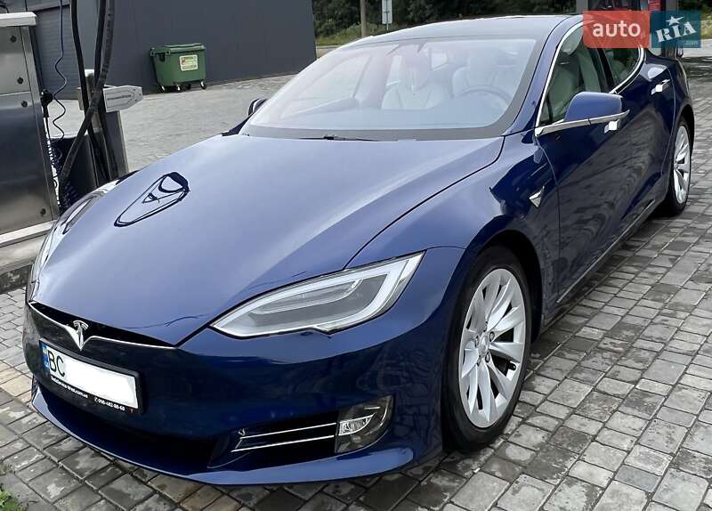 Ліфтбек Tesla Model S 2018 в Львові