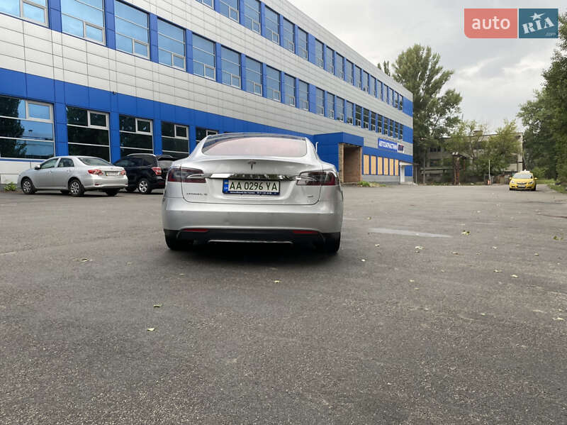 Хэтчбек Tesla Model S 2014 в Киеве