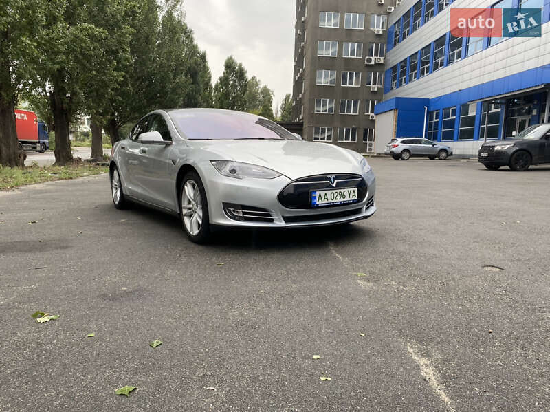 Хетчбек Tesla Model S 2014 в Києві