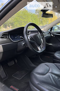 Лифтбек Tesla Model S 2014 в Яготине