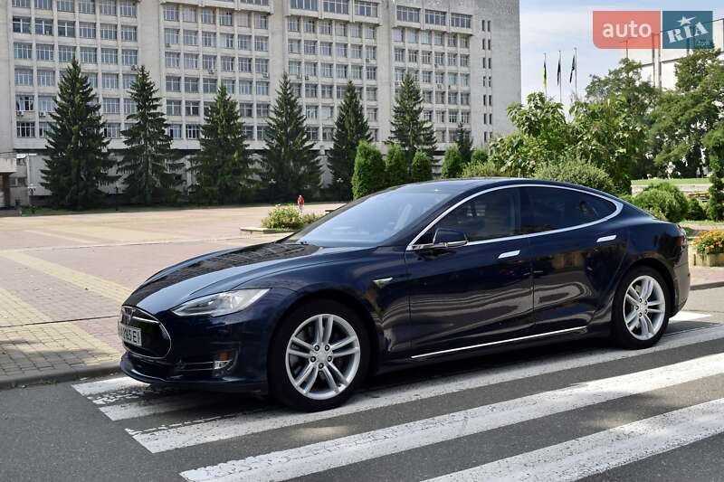 Лифтбек Tesla Model S 2015 в Киеве фото 9 Лифтбек Tesla Model S 2015 в Киеве
