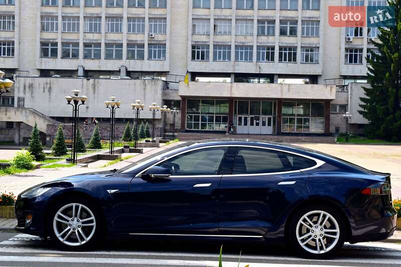 Лифтбек Tesla Model S 2015 в Киеве фото 12 Лифтбек Tesla Model S 2015 в Киеве