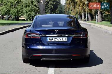 Лифтбек Tesla Model S 2015 в Киеве