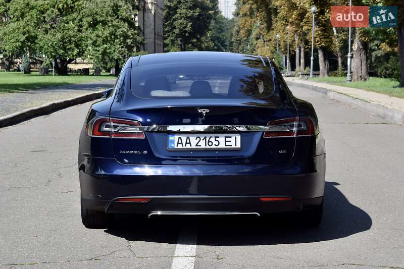 Лифтбек Tesla Model S 2015 в Киеве