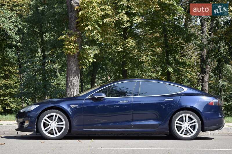 Лифтбек Tesla Model S 2015 в Киеве фото 6 Лифтбек Tesla Model S 2015 в Киеве