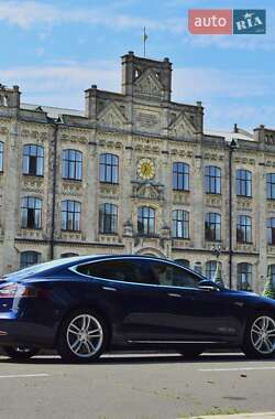 Лифтбек Tesla Model S 2015 в Киеве