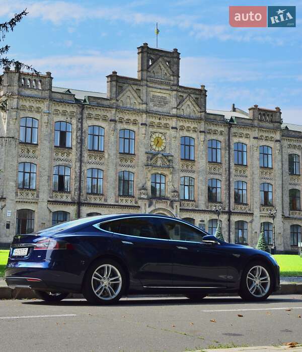 Лифтбек Tesla Model S 2015 в Киеве