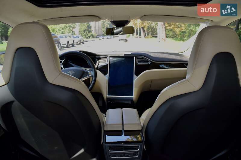 Лифтбек Tesla Model S 2015 в Киеве фото 18 Лифтбек Tesla Model S 2015 в Киеве