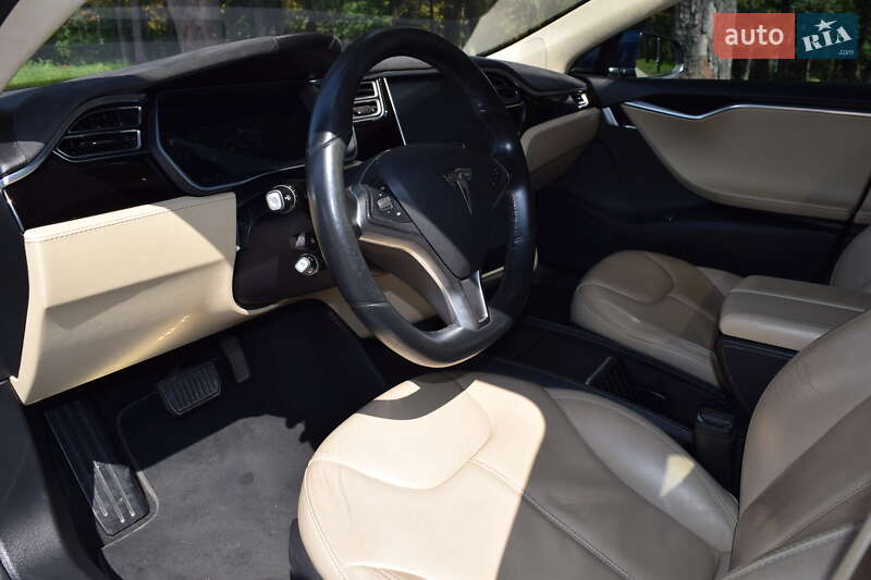Лифтбек Tesla Model S 2015 в Киеве