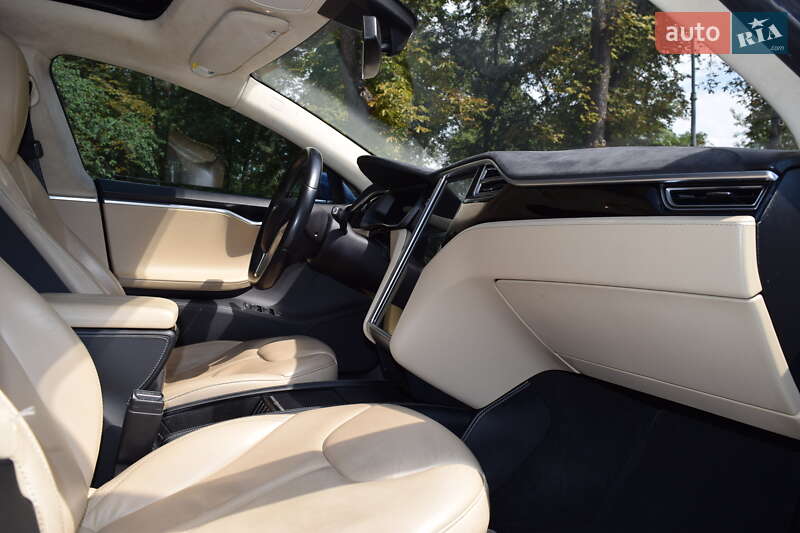 Лифтбек Tesla Model S 2015 в Киеве фото 19 Лифтбек Tesla Model S 2015 в Киеве
