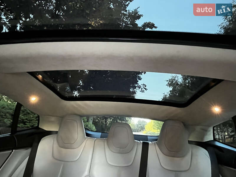 Седан Tesla Model S 2016 в Києві