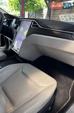 Седан Tesla Model S 2016 в Києві