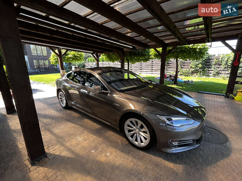 Седан Tesla Model S 2016 в Києві