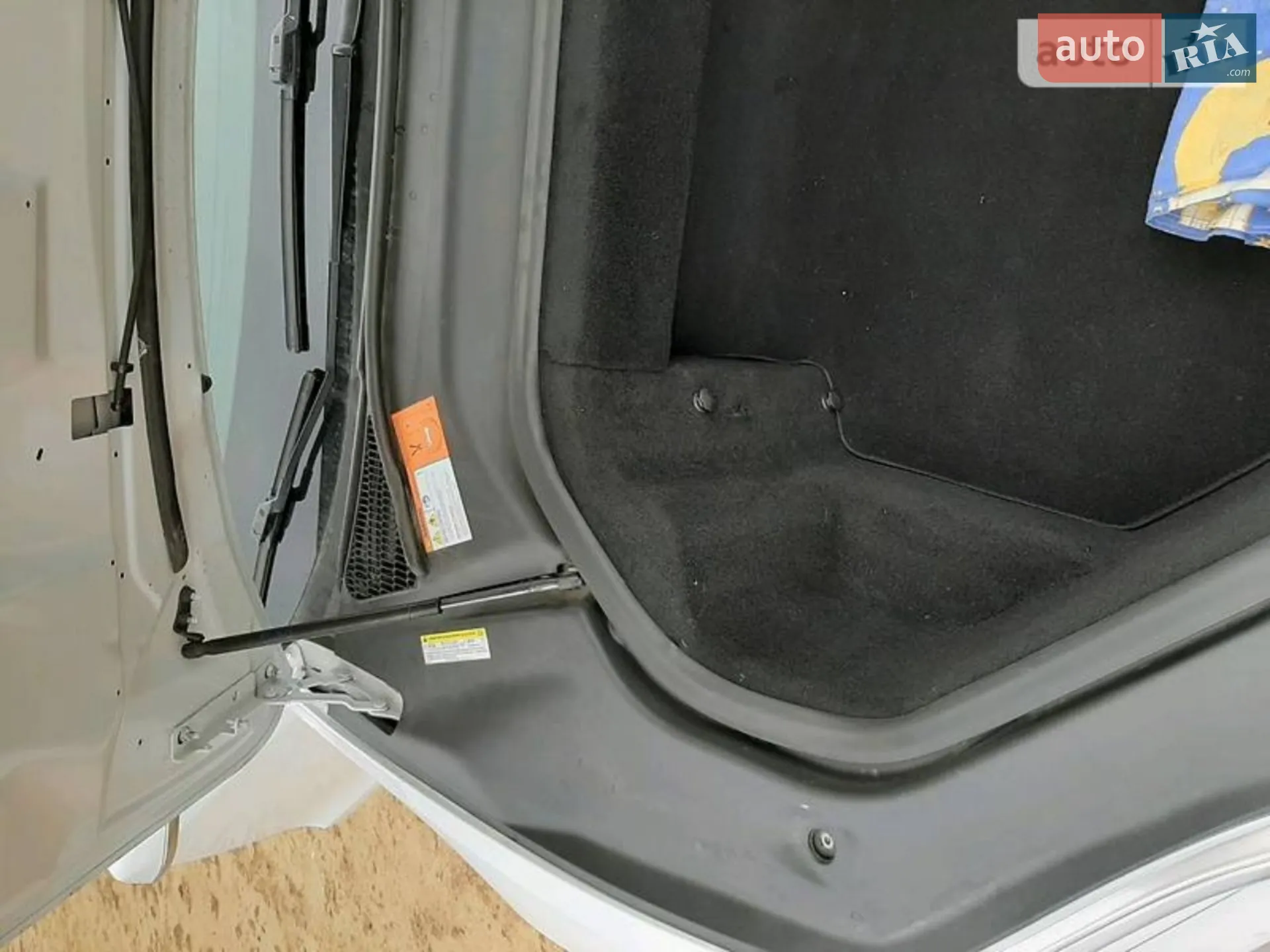 2014 Tesla Model S - мініатюра 2