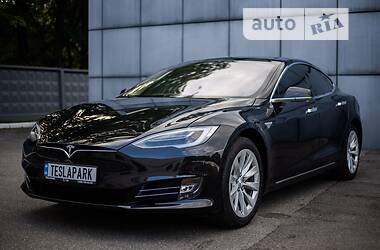 Ліфтбек Tesla Model S 2016 в Києві