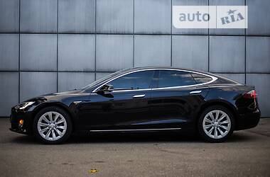 Ліфтбек Tesla Model S 2016 в Києві