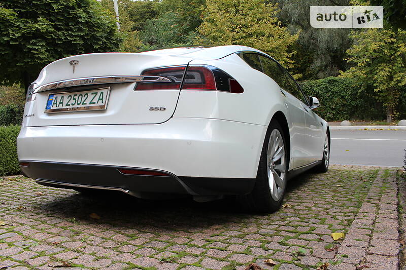 Ліфтбек Tesla Model S 2015 в Києві