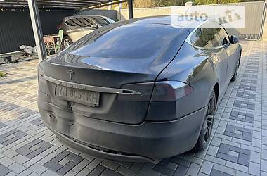 Седан Tesla Model S 2014 в 
