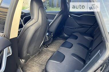 Седан Tesla Model S 2014 в 