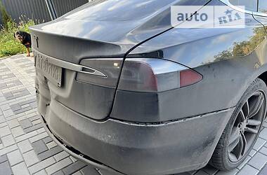 Седан Tesla Model S 2014 в 