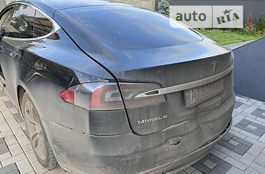Седан Tesla Model S 2014 в 