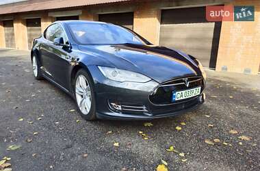 Лифтбек Tesla Model S 2015 в Смеле