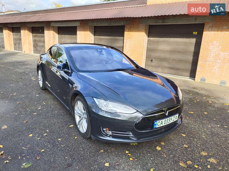 Лифтбек Tesla Model S 2015 в Черкассах
