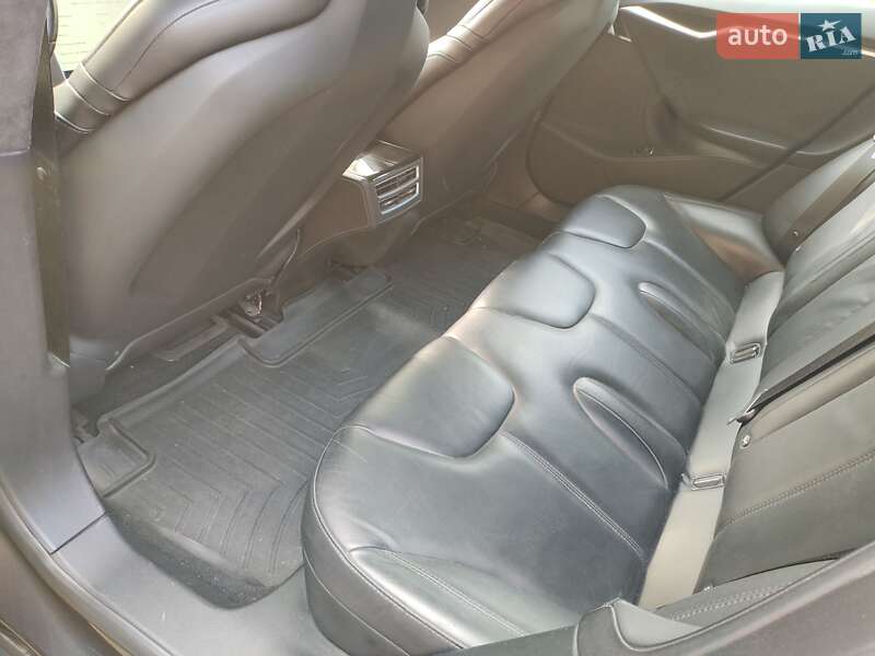 Лифтбек Tesla Model S 2015 в Черкассах