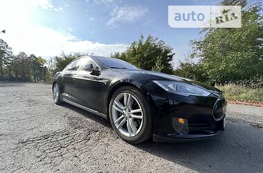 Хетчбек Tesla Model S 2016 в Львові