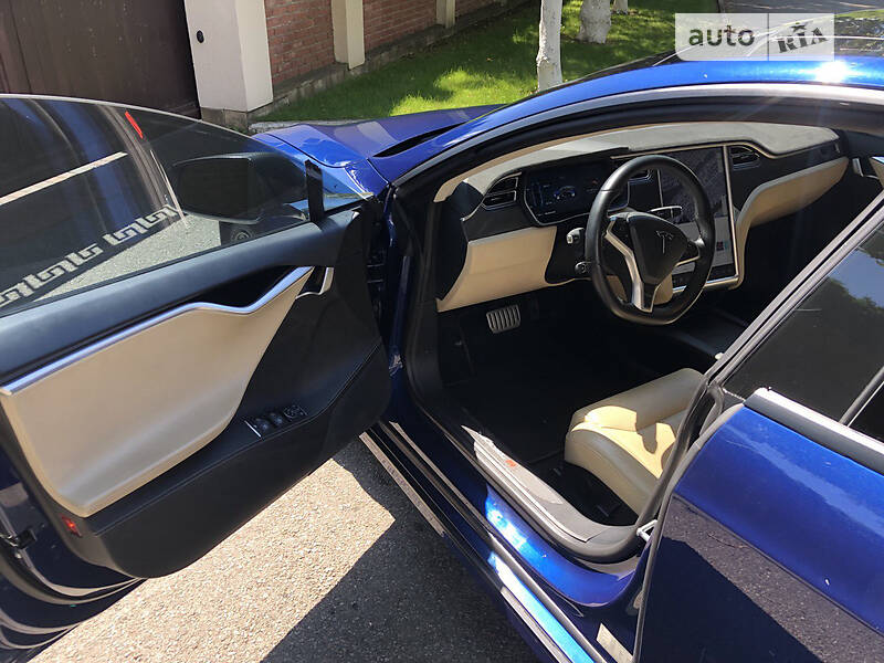 Хэтчбек Tesla Model S 2017 в Киеве