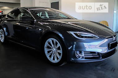 Лифтбек Tesla Model S 2017 в 
