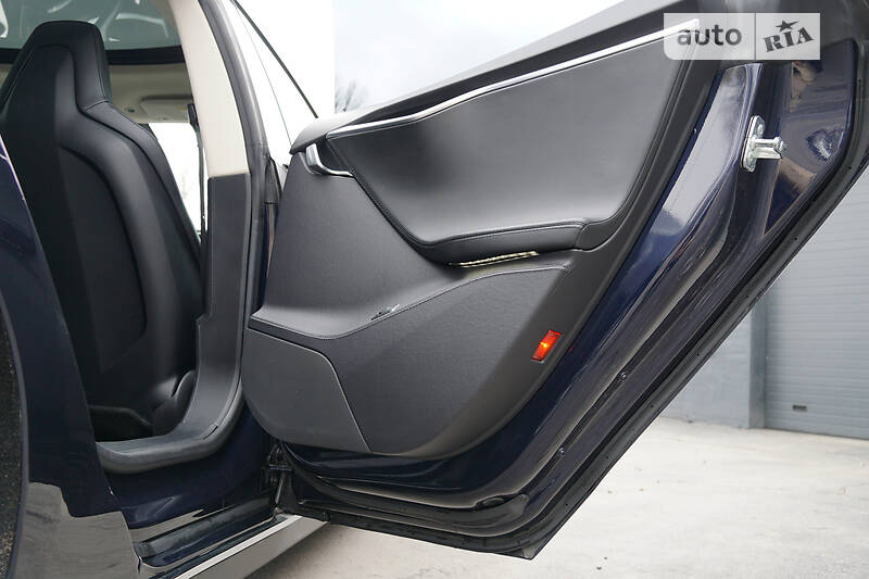 Лифтбек Tesla Model S 2013 в Киеве