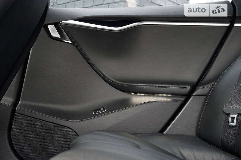 Лифтбек Tesla Model S 2013 в Киеве