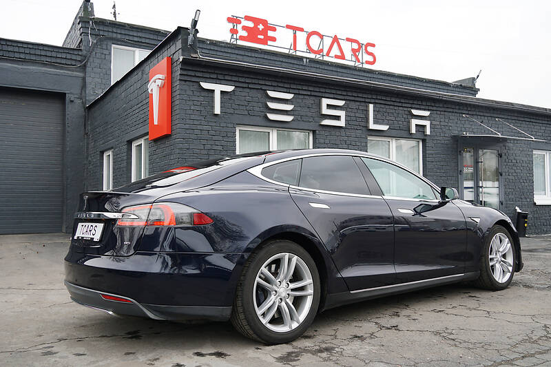 Лифтбек Tesla Model S 2013 в Киеве