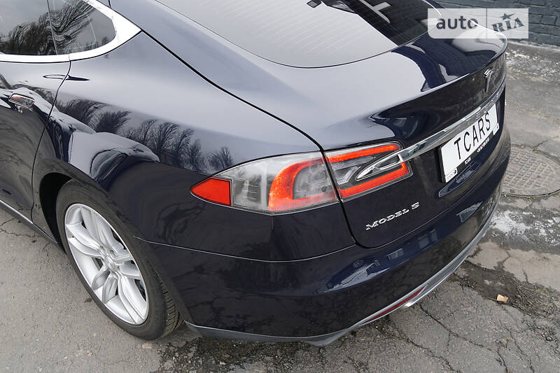 Лифтбек Tesla Model S 2013 в Киеве