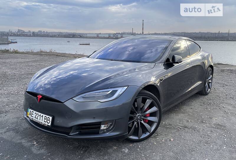 Лифтбек Tesla Model S 2014 в Днепре