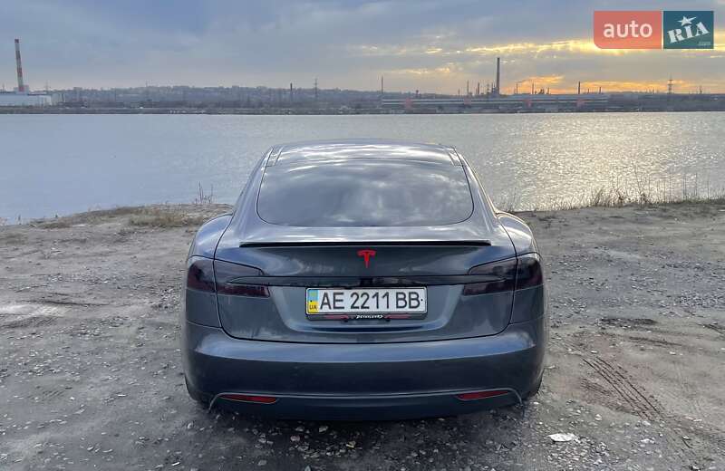 Ліфтбек Tesla Model S 2014 в Дніпрі