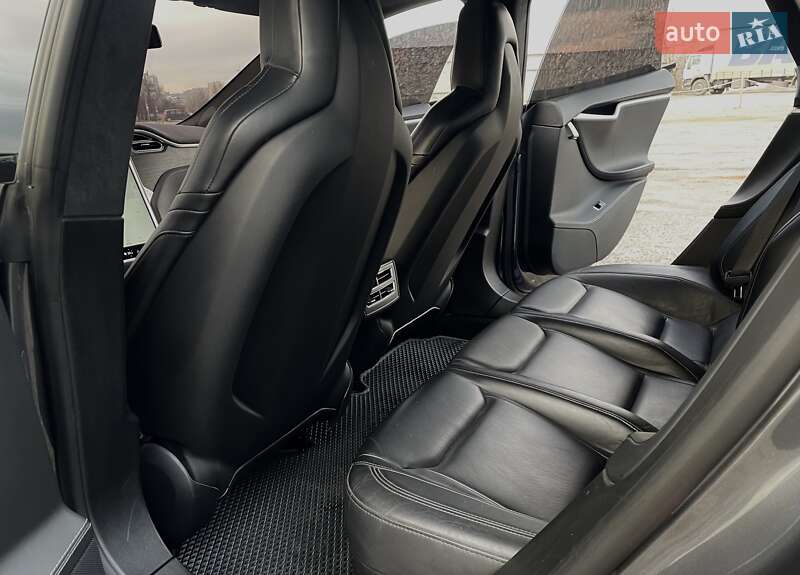 Ліфтбек Tesla Model S 2014 в Дніпрі