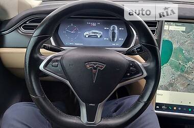 Седан Tesla Model S 2013 в 