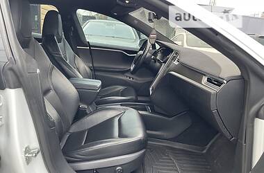 Седан Tesla Model S 2014 в 