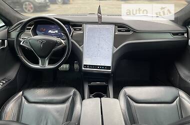 Седан Tesla Model S 2014 в 